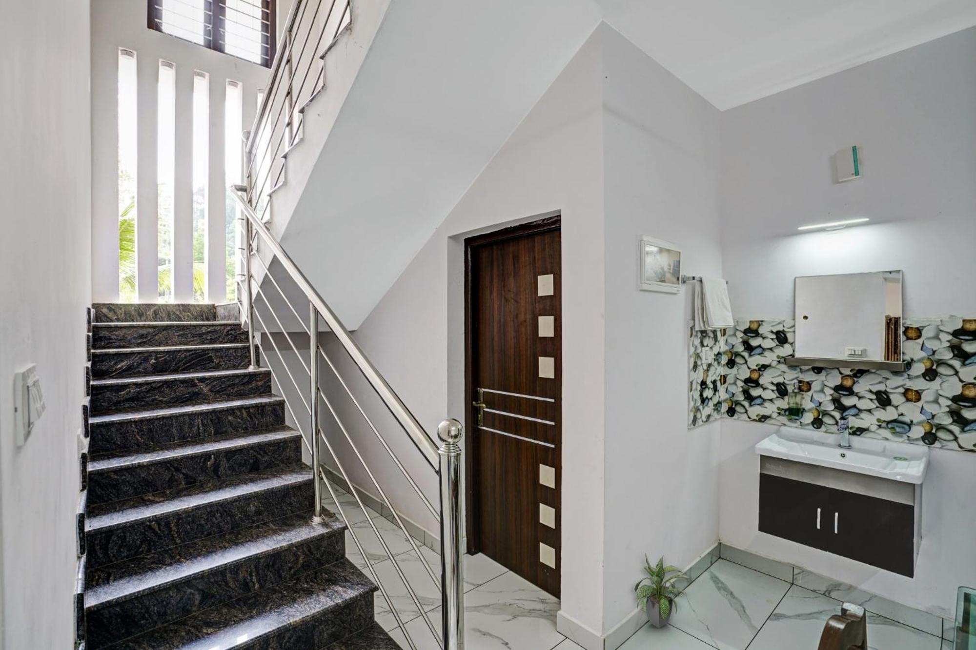 Spot On Shalom Palace Residency Neriyamangalam Ngoại thất bức ảnh
