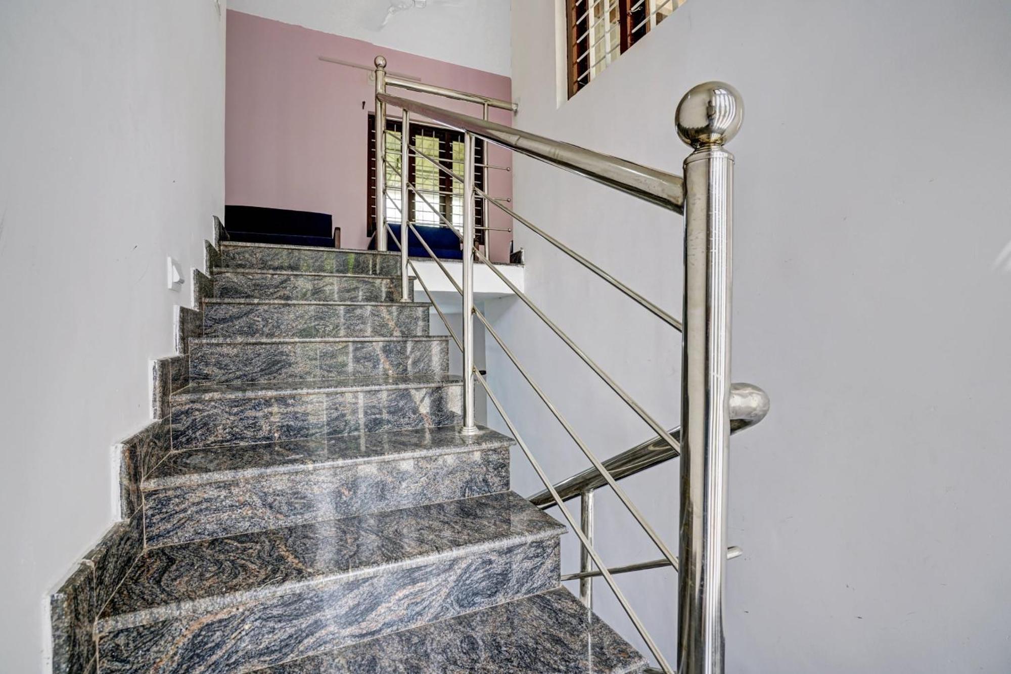 Spot On Shalom Palace Residency Neriyamangalam Ngoại thất bức ảnh